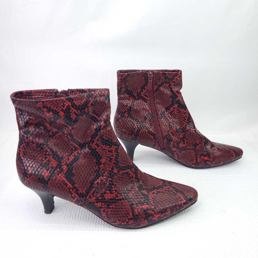 Amelia Grace Nadita Booties Faux Snakeskin Red Heeled Ankle Boot Womens Size 9 M